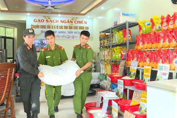 Công an tỉnh Vĩnh Phúc quyên góp ủng hộ đồng bào miền Trung