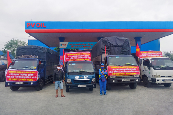 PVOIL hỗ trợ xăng dầu xe cứu trợ miền Trung