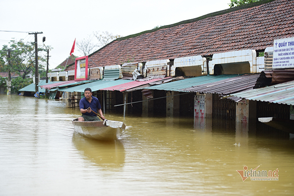 Chuyên gia lý giải việc miền Trung hứng mưa lũ dồn dập trong tháng 10