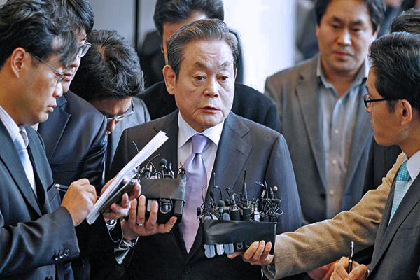Samsung sẽ đi về đâu sau khi Chủ tịch Lee Kun Hee qua đời?