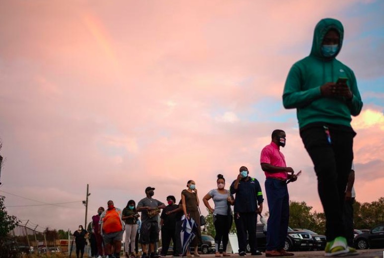 Lượng cử tri đi bỏ phiếu sớm ở Mỹ tăng vọt