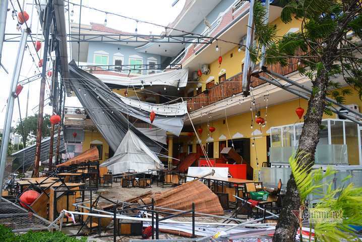 Streets of Da Nang, Quang Nam devastated after storm Molave