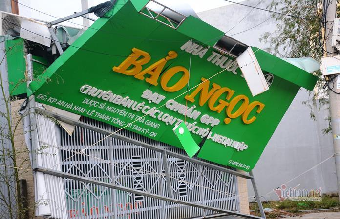 Sau bão số 9, đường phố Đà Nẵng, Quảng Nam tan hoang không ngờ