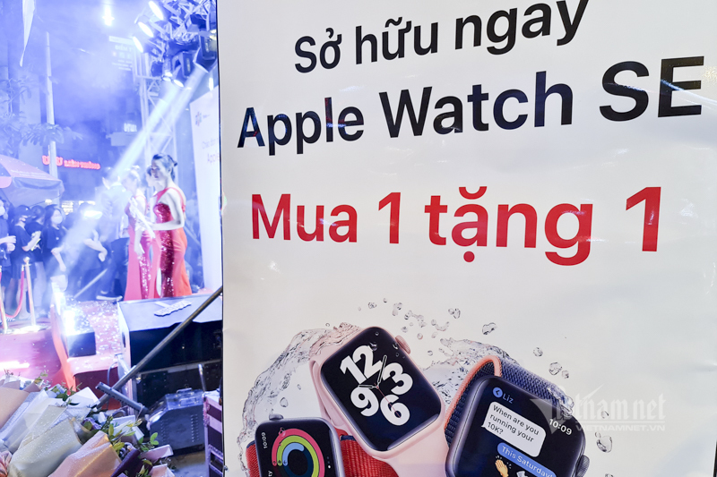 Apple Watch Series 6 giảm giá sốc, mua 1 tặng 1 ngày mở bán
