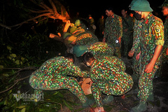 Quân đội xuyên đêm thông đường lên điểm sạt lở Trà Leng nơi 45 người bị vùi lấp