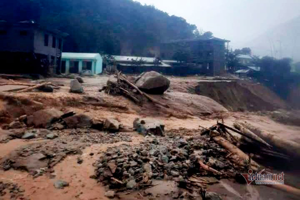 Quảng Nam tiếp tục lở núi, 11 người bị vùi lấp, đã tìm thấy 3 thi thể