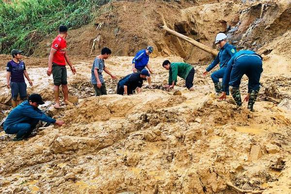 Nơi sạt lở vùi lấp 2 cán bộ xã đi giúp dân chống bão ở Quảng Nam