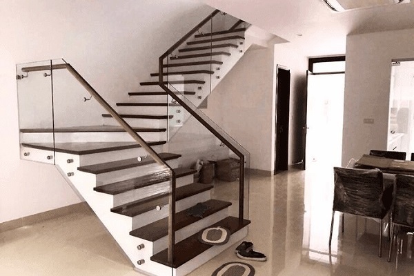 Thiết kế cầu thang là bước quan trọng để tạo nên một không gian sống đẹp và thuận tiện. Hãy cùng chiêm ngưỡng những mẫu thiết kế cầu thang độc đáo, đẹp mắt, tăng tính thẩm mỹ cho không gian sống của bạn.