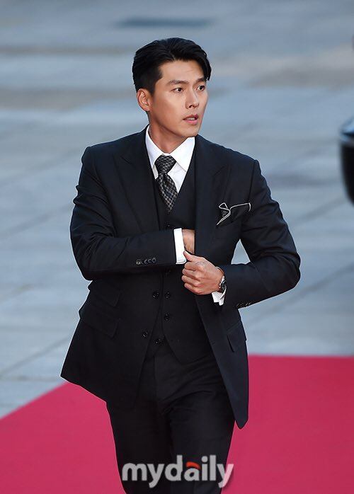 Hyun Bin nhận giải thưởng của Tổng thống Hàn Quốc