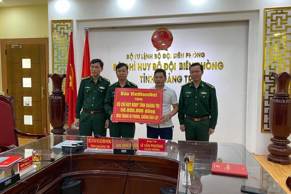 Báo VietNamNet trao tặng 80 triệu đồng đến Bộ đội biên phòng Quảng Trị