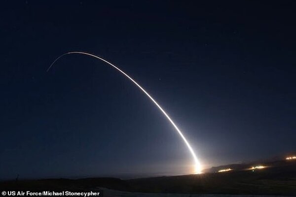Mỹ bắn thử nghiệm tên lửa đạn đạo liên lục địa
