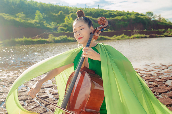 Mỹ Lệ làm mới bản hit 'Dòng sông không trở lại' sau 20 năm