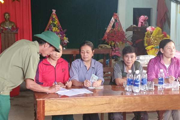 Thôn trả lại cho dân tiền ca sỹ Thủy Tiên hỗ trợ ở Quảng Bình