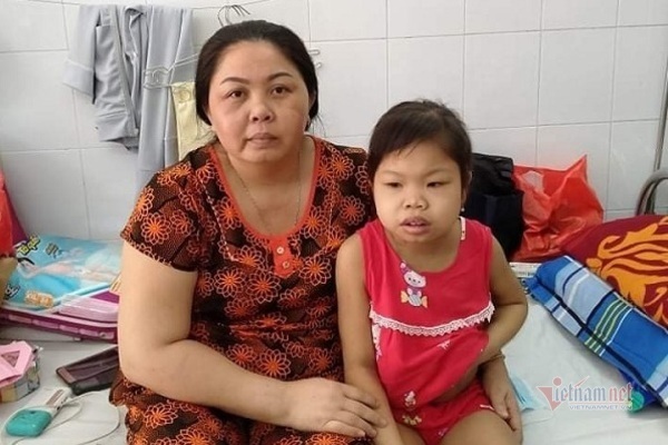 Thiếu nữ 16 tuổi đau đớn trong hình hài đứa trẻ lên 5