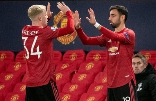 Van de Beek đòi đá MU chiến Arsenal, Mourinho làm trò hề