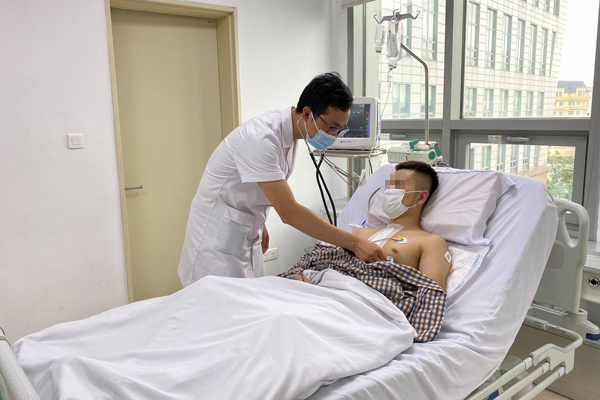Ngủ gật khi đi xe máy, nam thanh niên Hà Nội bị thủng tim và vỡ gan