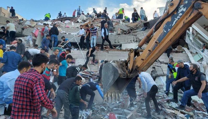 Cảnh đổ nát tang hoang ở Thổ Nhĩ Kỳ sau động đất và sóng thần