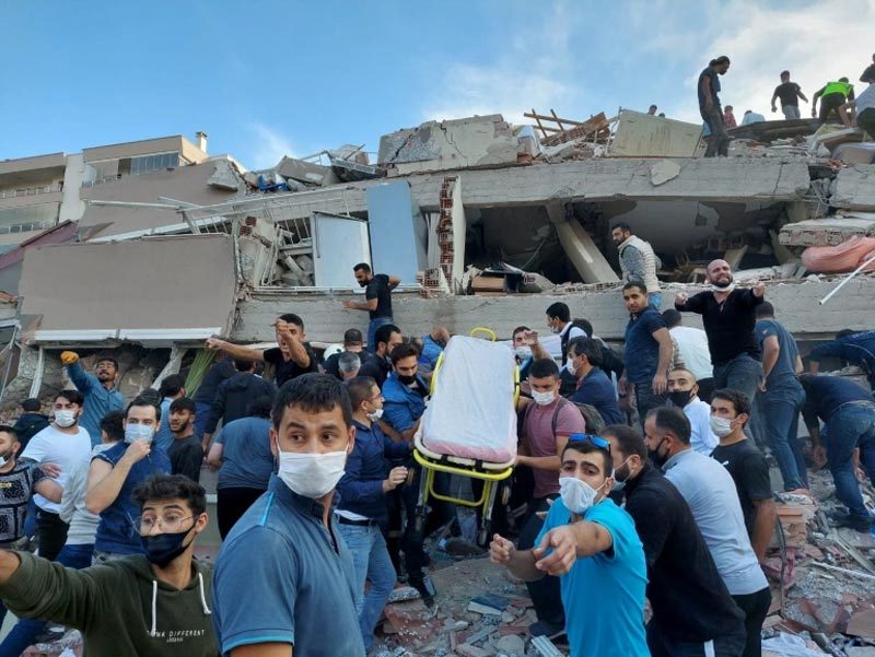 Cảnh đổ nát tang hoang ở Thổ Nhĩ Kỳ sau động đất và sóng thần