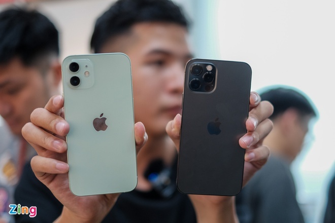 Giá iPhone 12 xách tay giảm 3 triệu đồng sau một tuần
