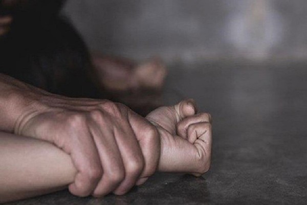 Bắt khẩn cấp thầy giáo ở Bình Dương hiếp dâm nữ sinh 12 tuổi