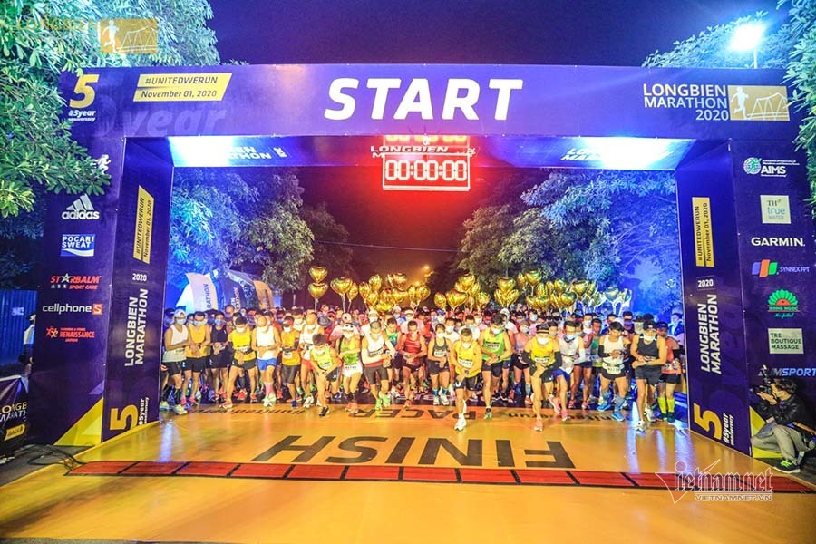 Tiến Hùng, Linh Chi vô địch giải đấu có kỷ lục số VĐV cự ly marathon