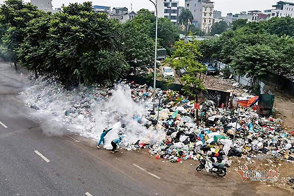 Rác là miếng bánh màu mỡ phải ‘tranh giành’ mới có được