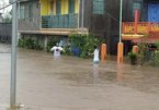Siêu bão Goni gây vỡ đê, nhấn chìm hàng trăm nhà cửa tại Philippines