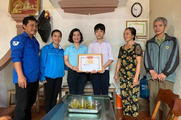 Nam sinh lớp 9 lao xuống sông cứu sống 2 học sinh bị nước cuốn