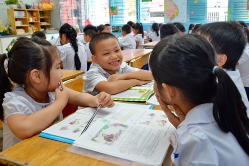 Education Ministry, publishing houses test new content on textbooks