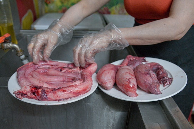 Kỳ lạ món lẩu có tên gọi nhạy cảm, khách 'đỏ mặt' khi thưởng thức ở Hà Nội