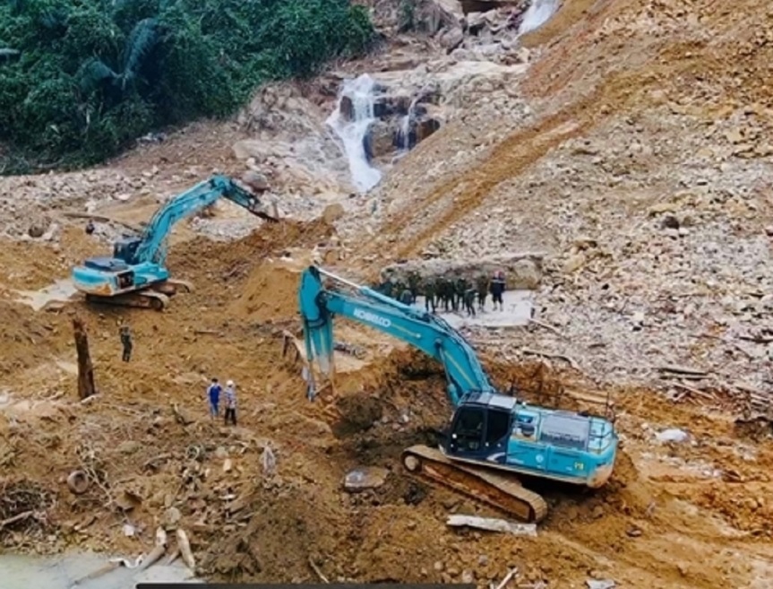 Rescue workers launch search for landslide victims in central Vietnam