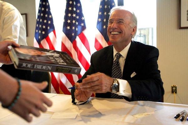 Những hình ảnh đáng nhớ trong cuộc đời ông Joe Biden