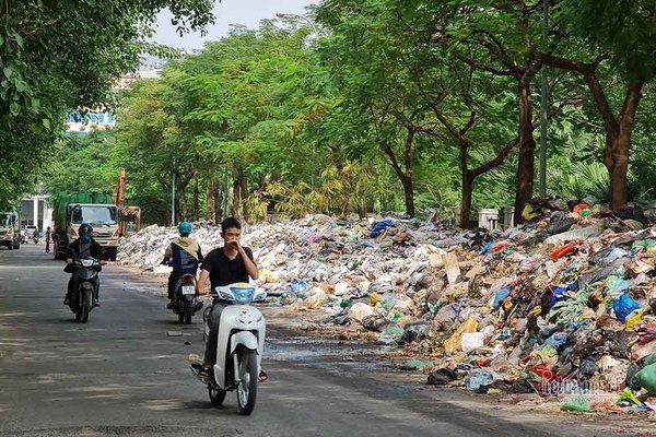 Lãnh đạo TP Hà Nội chỉ đạo xử lý dứt điểm vụ việc bãi rác Nam Sơn