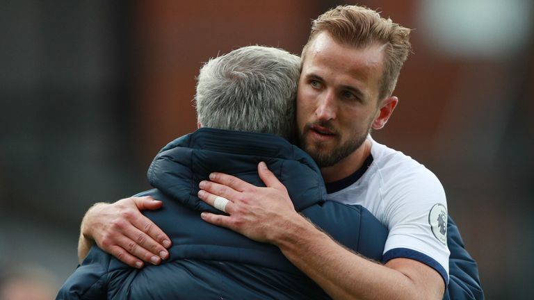 Mourinho xù lông nhím bảo vệ Harry Kane chiêu trò kiếm phạt đền