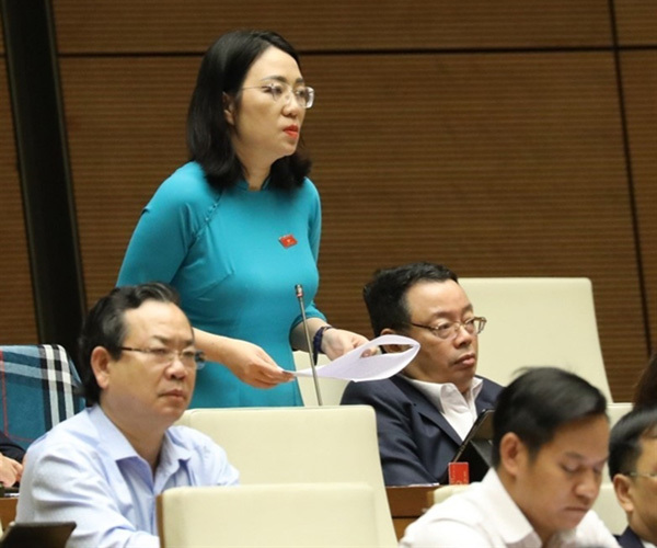 Lawmakers raise&nbsp;concerns over quality of controversial textbooks, demanded accountability