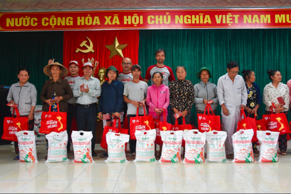 Heineken Việt Nam hỗ trợ người dân miền Trung vượt qua khó khăn