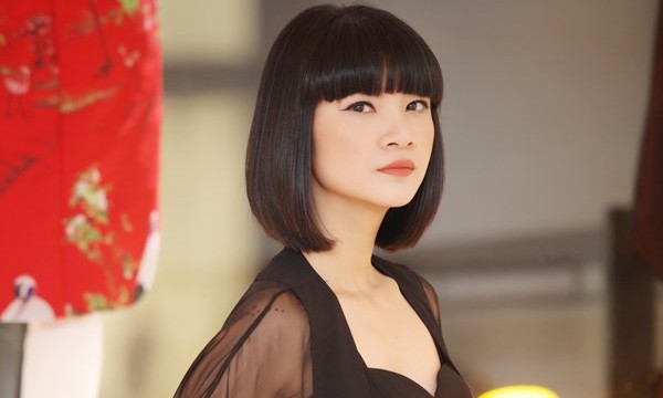 Người mẫu Hạ Vy chấm thi Hoa khôi hoà bình Việt Nam