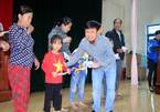 VietNamNet trao 200 suất quà cho người dân vùng lũ Hà Tĩnh