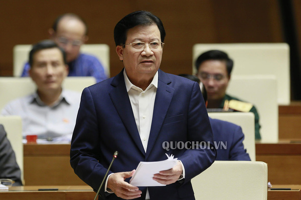 Phó Thủ tướng Trịnh Đình Dũng trả lời Quốc hội về mưa lũ miền Trung