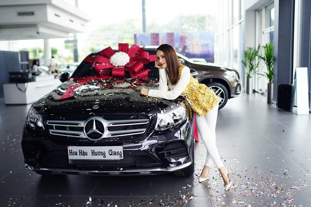 Loạt xe sang tiền tỷ của Hoa hậu Hương Giang