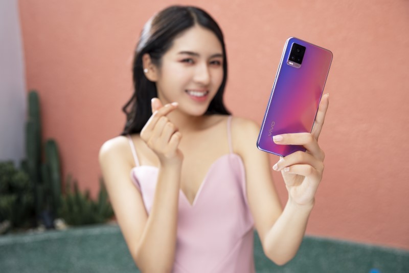 So sánh khả năng chụp ảnh của vivo V20 và iPhone 11