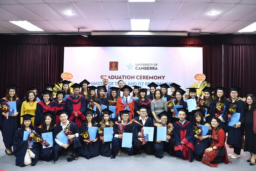Trường ĐH Hà Nội vinh danh 29 tân thạc sĩ về giảng dạy Tiếng Anh