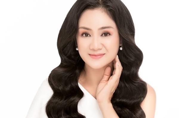 NSND Thu Hà được đồng nghiệp khen 'biểu tượng nhan sắc Việt'