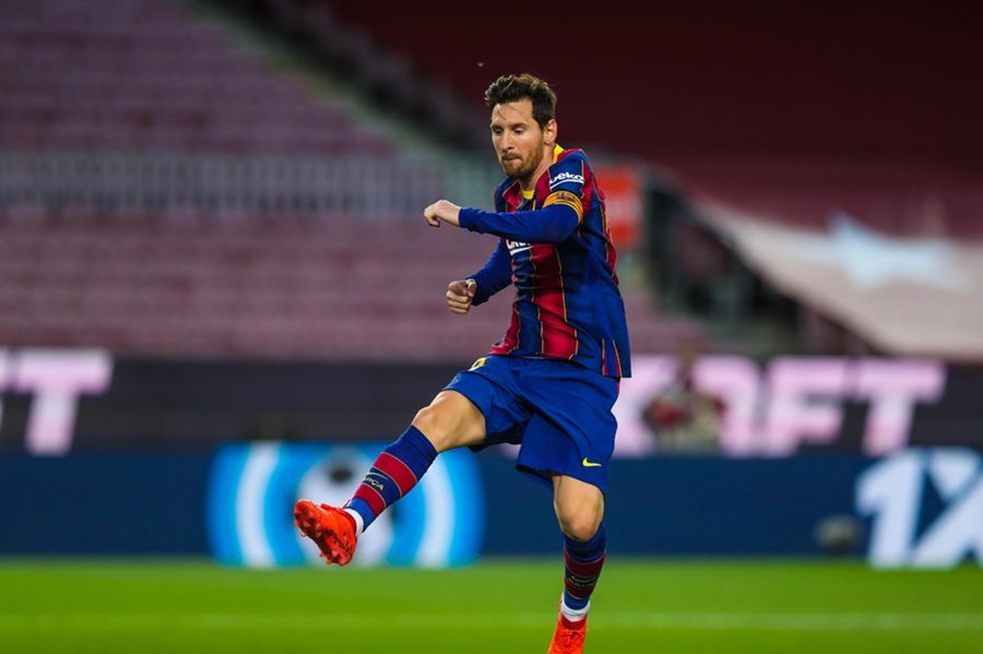 Messi lên đồng, Barca thắng