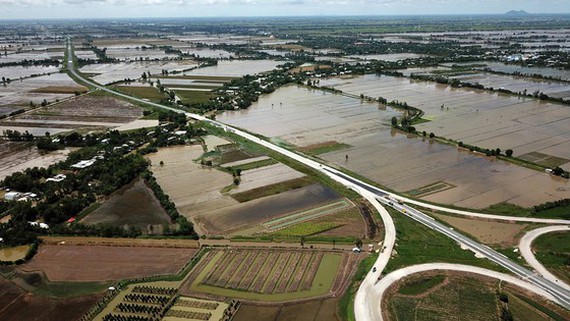 Highways open to traffic, Mekong Delta expects no more traffic jams