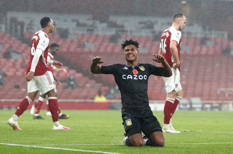 Arsenal thua sốc 0-3 Aston Villa ngay trên sân nhà