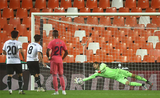 Real Madrid thua tan nát bởi cơn mưa penalty