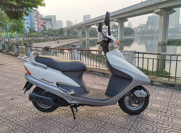 Với 90 triệu, chồng sắm Honda Spacy 2003 tặng vợ thay vì SH mới