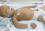 Bé trai ngộ độc đến bại liệt khi đang cầm cự chiến đấu với ung thư máu