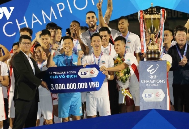 Viettel FC lift V.League 1 trophy for first time